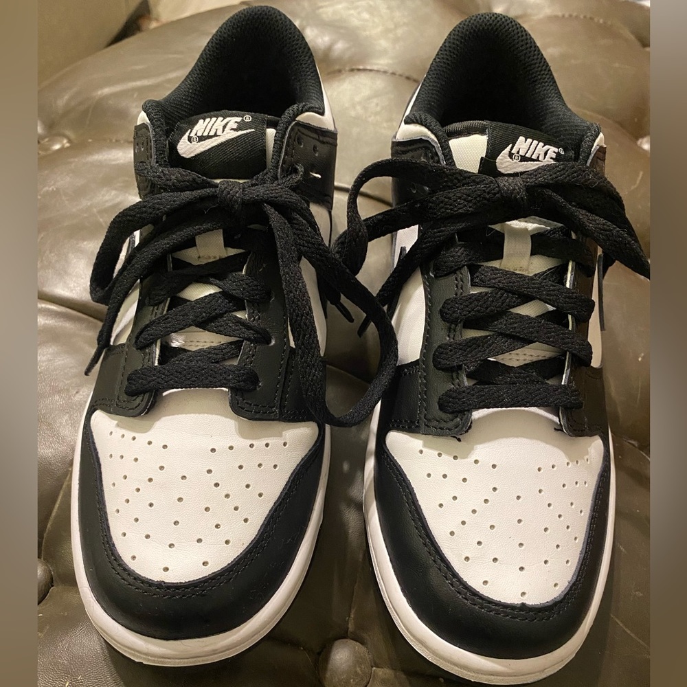 NIKE DUNK LOW Size 6.5Y (Women’s 7)